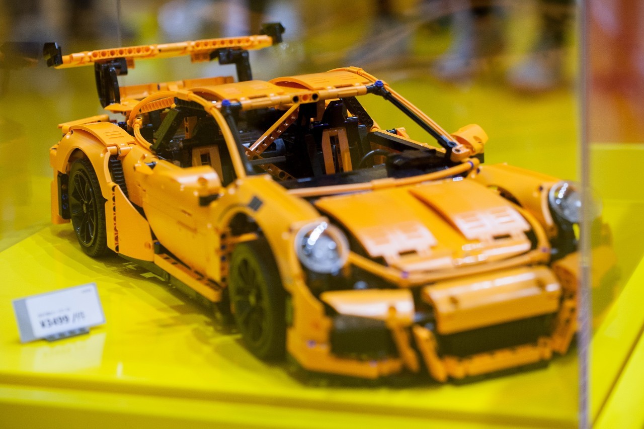 魔都开了大陆首家乐高授权专卖店，积木迷们都疯了！小申手把手，教你怎么买