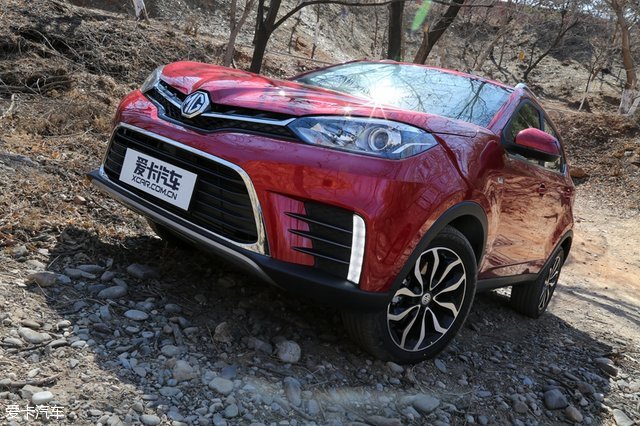 名爵锐腾是不是中型suv,名爵锐腾2015款2.0tgs