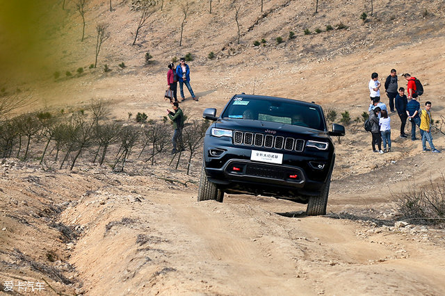 2017版大切诺基,jeep大切诺基3.6试驾视频