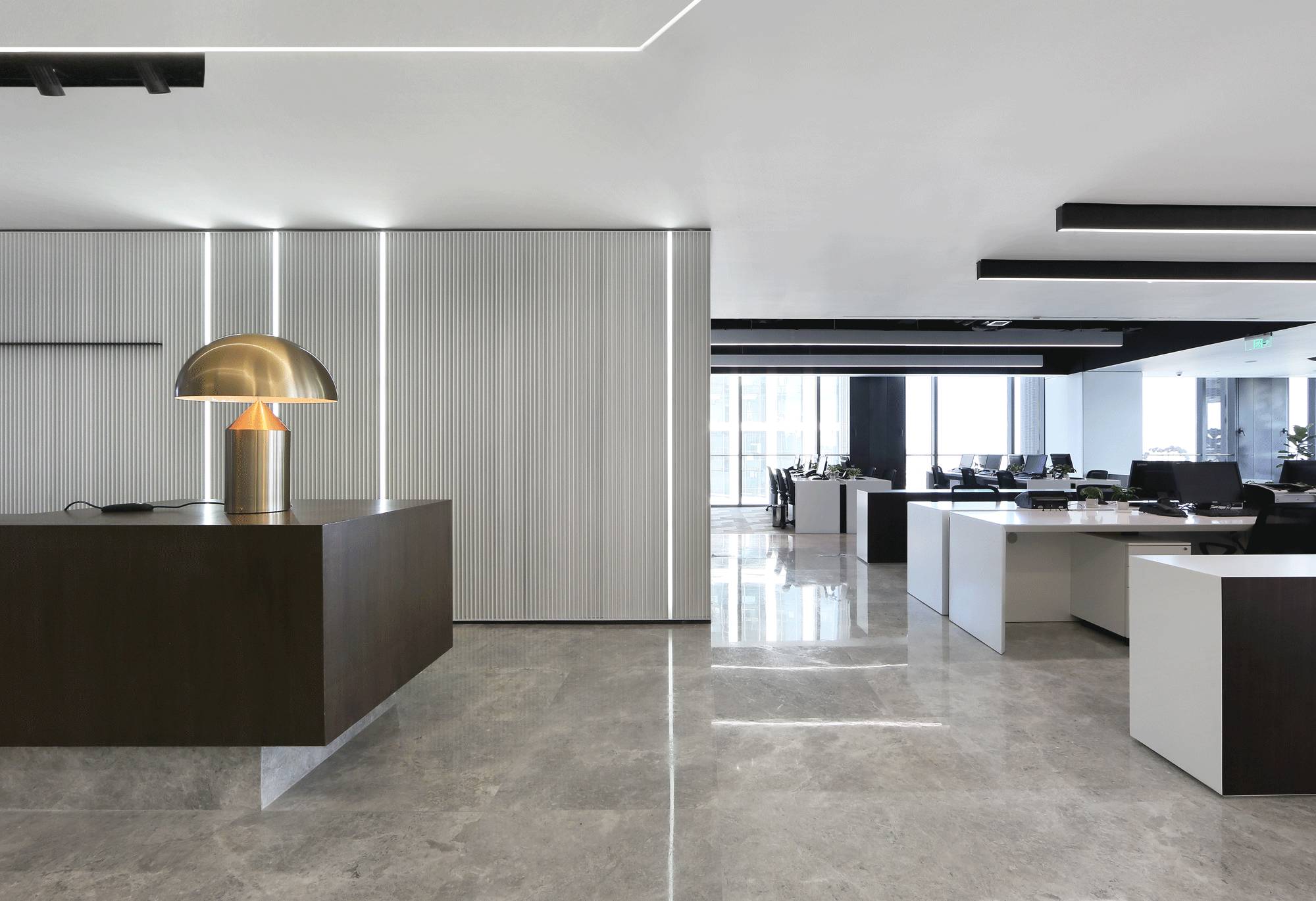 一个年轻潮服品牌的办公空间却选了素白当主打色？「设计联·1584期」