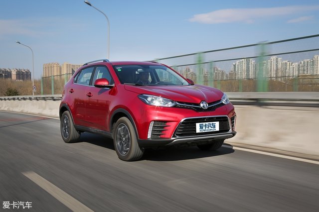 名爵锐腾是不是中型suv,名爵锐腾2015款2.0tgs