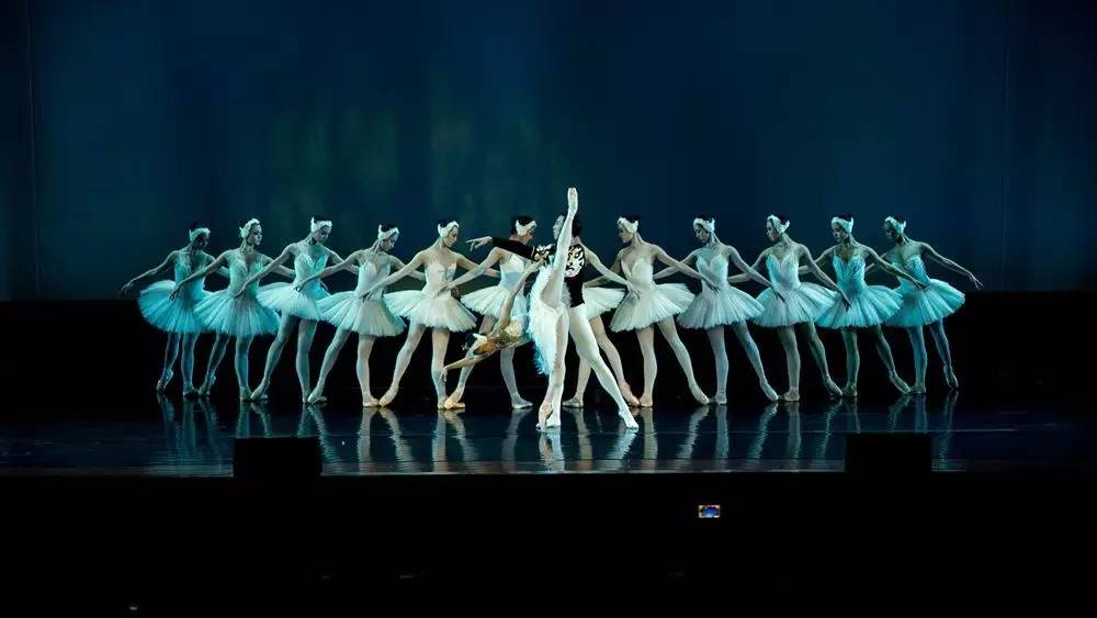 浪漫三月请你来舞蹈完整版,浪漫三月桃花红形体舞