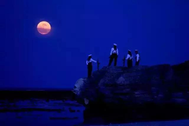 兄弟，听说你要移防到艰苦地区了