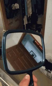 上课时我不理老师的呼喊跑出去，接了一盆水全部泼在了同桌的身上