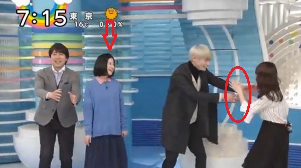 日本某女星推人撞孕妇，吓得全场惊慌，不仅不道歉还哈哈大笑？