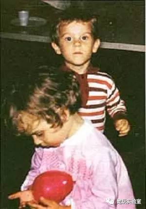 美国史上最惨无人道实验，双胞胎被迫性别重置，得知真相双双自杀