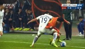 中韩争议判罚,中韩大战裁判判罚惹争议