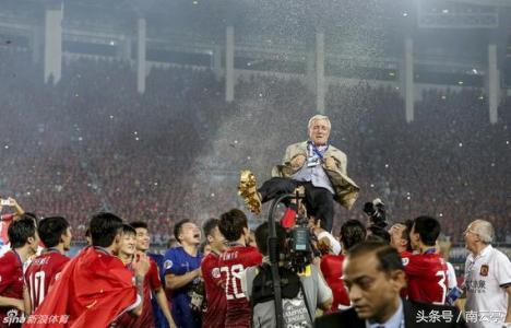 不达标开骂意外首发神换人里皮特点从恒大悄然植入国足