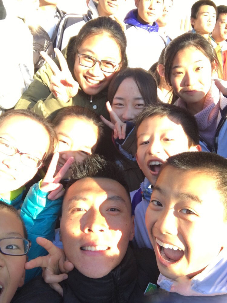 让我流下眼泪的不止昨夜的酒,让我流下眼泪的不止是昨夜的酒