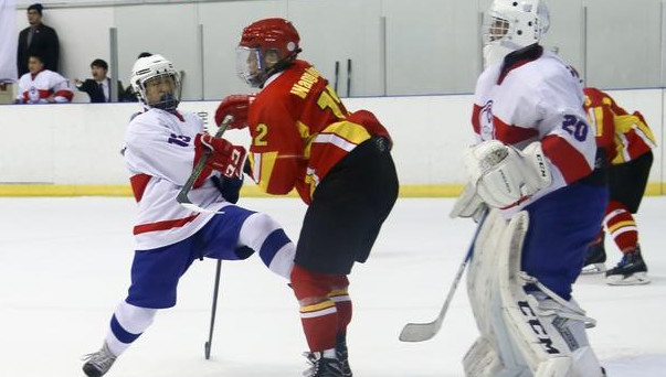 中国冰球队员打韩国队员后续,中国冰球队揍对手