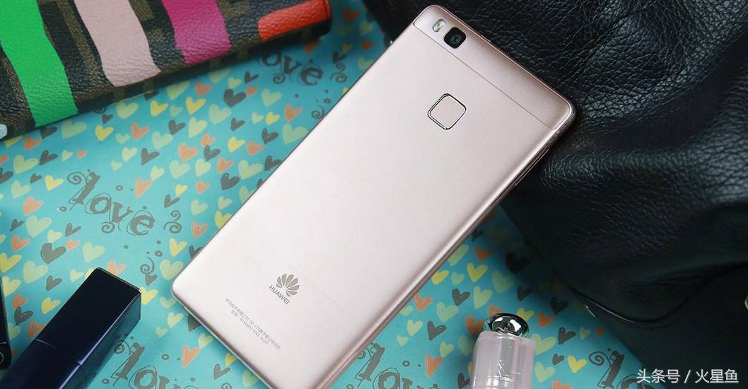 华为这台手机有千七元机王称号，如今腰砍45%售价不到899