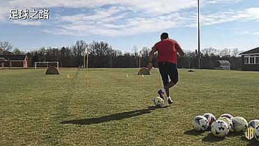 足球如何提高球员带球节奏变化,怎么训练带球的耐力和爆发力