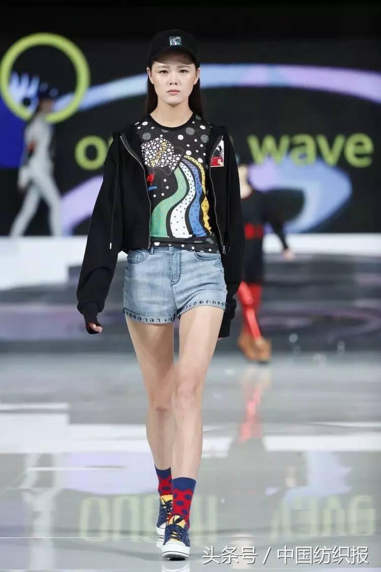 在复古的猜测中醒来，在超模的回忆中离去，在董力的一剑中沦陷