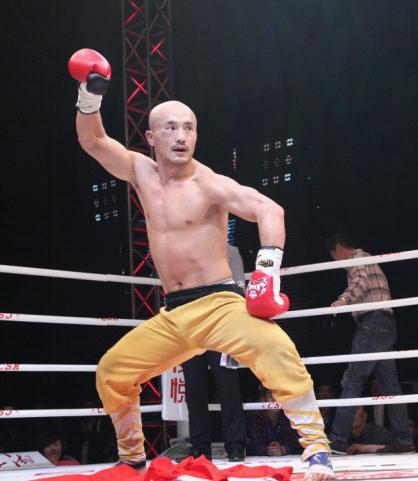一龙金钟罩铁布衫吓坏外国人,一龙敢和国际拳击手打吗