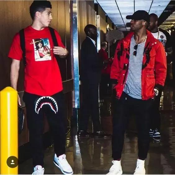 新秀布克格林共同穿过的鞋,布克70分球鞋