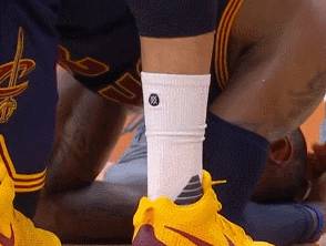 一肘就把詹皇击倒？这个*男美**子竟……