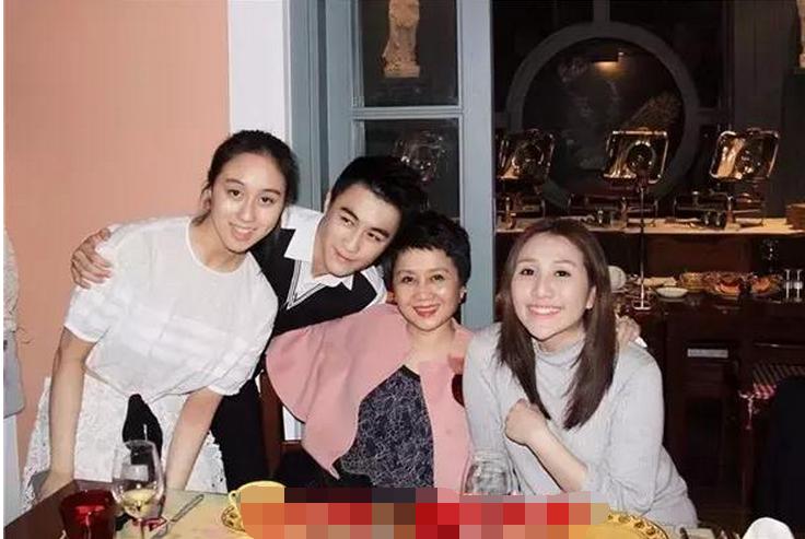 赌王四房四子何鸿燊,赌王何鸿燊四太太年轻照片