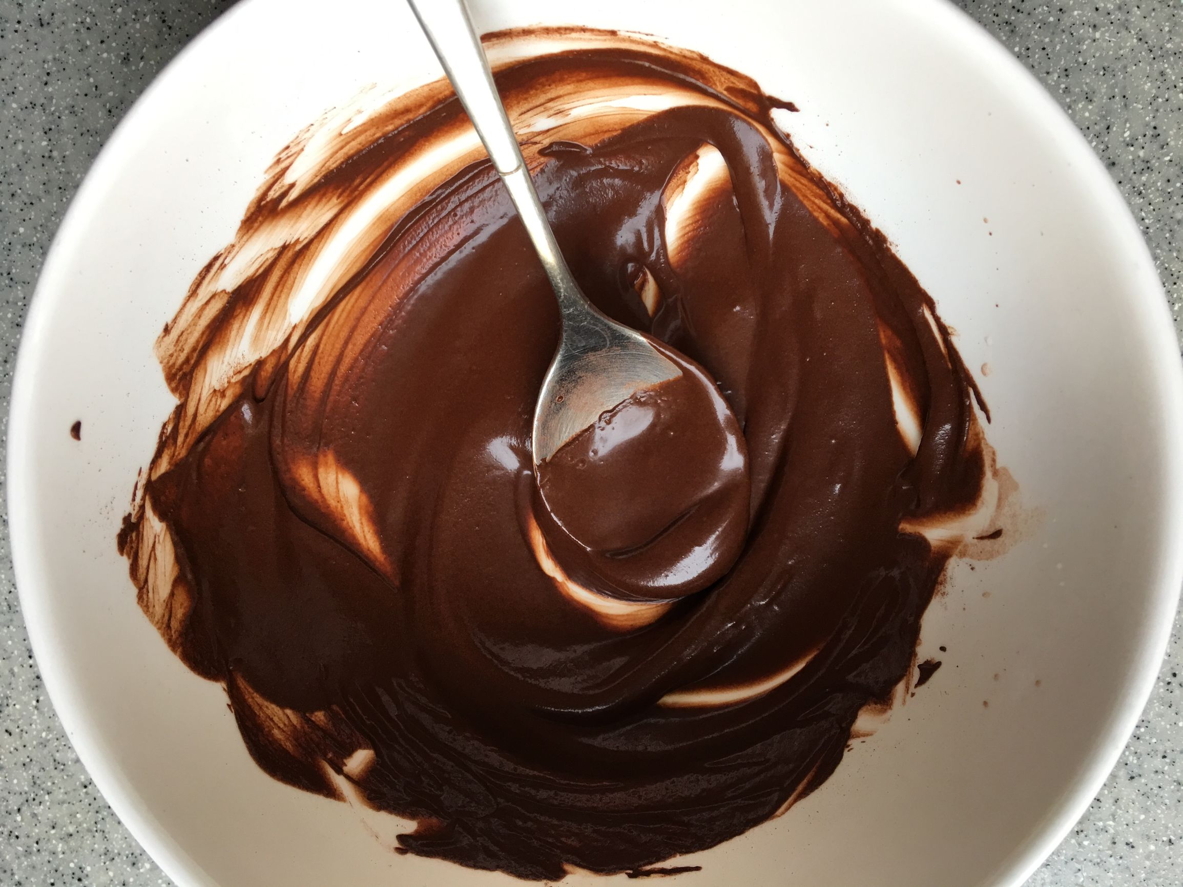 黑白花奶牛与娟姗奶牛的区别,黄白花奶牛好还是黑白花奶牛好