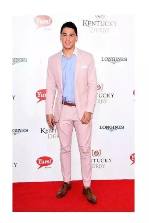 新秀布克格林共同穿过的鞋,布克70分球鞋