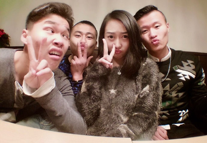 让我流下眼泪的不止昨夜的酒,让我流下眼泪的不止是昨夜的酒