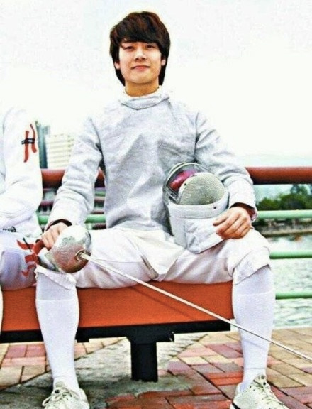 王嘉尔曾经的梦想,王嘉尔08年击剑奥运会