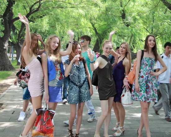 实拍那些生活在中国的俄罗斯洋妞金发碧眼模特身材