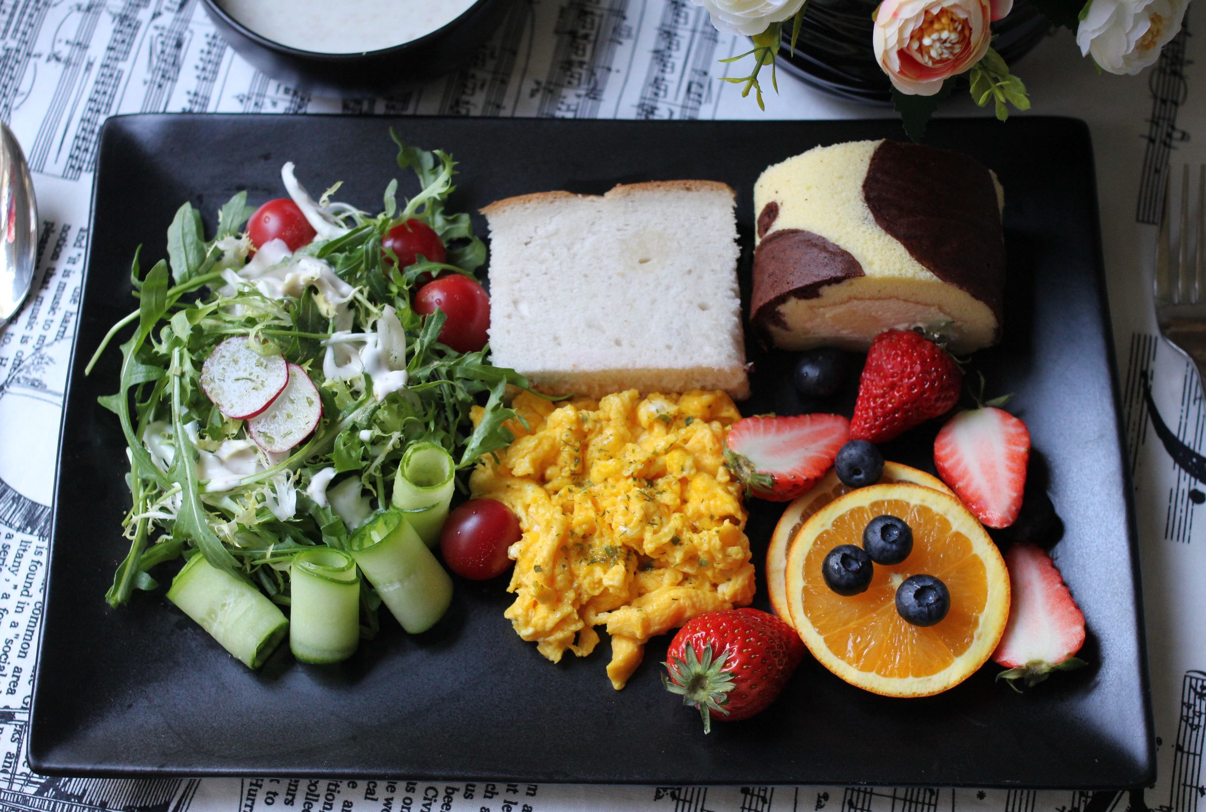 黑白花奶牛与娟姗奶牛的区别,黄白花奶牛好还是黑白花奶牛好