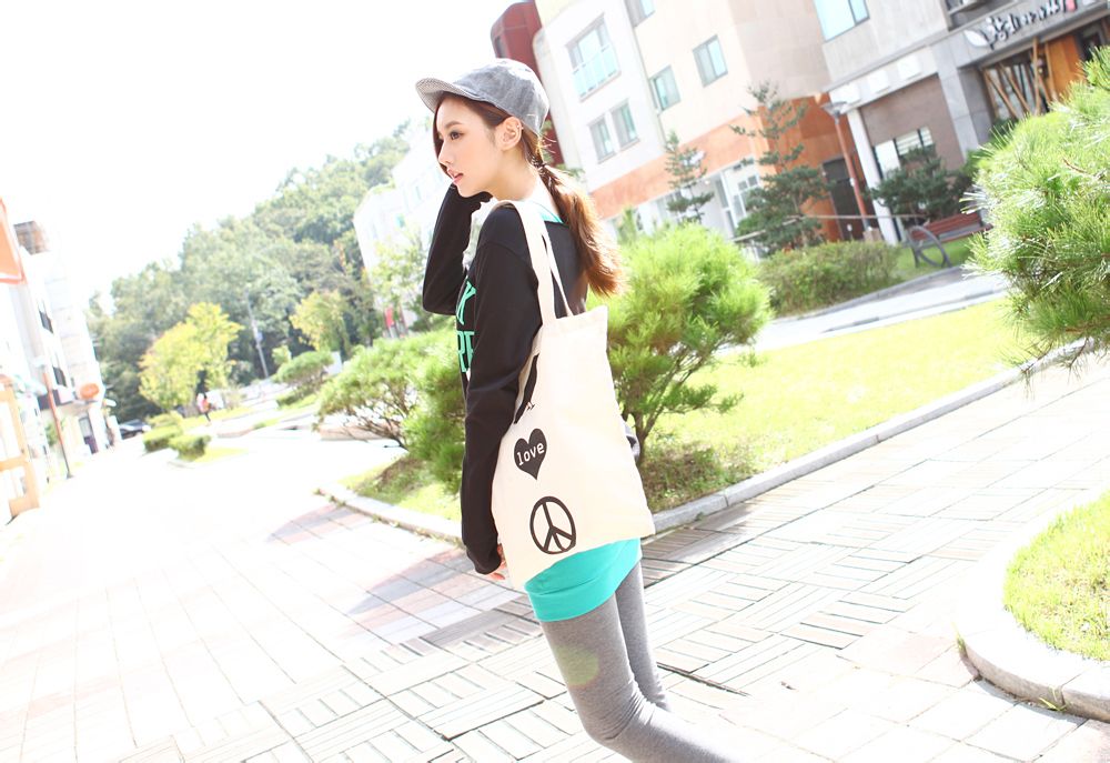 孙允珠微透拼搭裙温柔知性显干练,时尚潮流孙允珠粉色吊带包臀裙