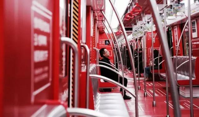 宁波这家红色Logo的酒吧火了！