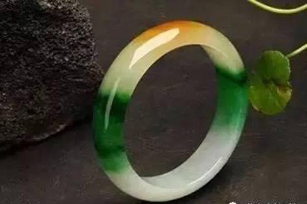 翡翠玉镯如何选购好看,如何挑选翡翠玉镯的好坏