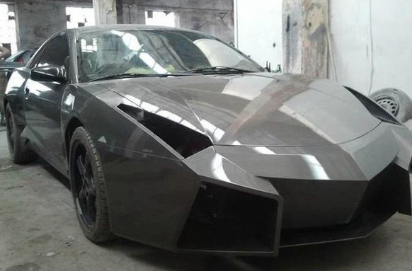一位小伙造一台概念版兰博基尼,年轻小伙用自家破车造兰博基尼