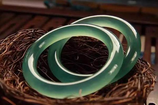 翡翠玉镯如何选购好看,如何挑选翡翠玉镯的好坏