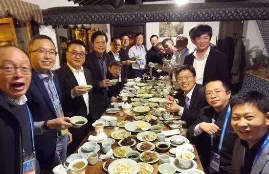 150万人围观网易养猪场，空气有安缦酒店的感觉，猪尿竟然能喝