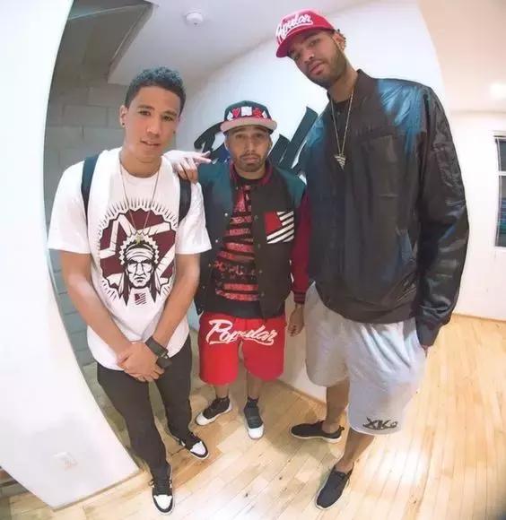 新秀布克格林共同穿过的鞋,布克70分球鞋