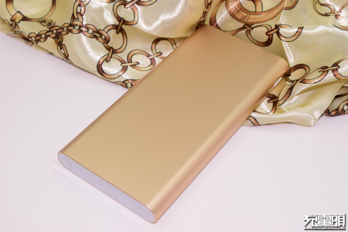 爱国者n1移动电源评测,爱国者金色电源