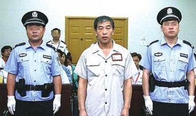 家有豪车只敢开桑塔纳！中国第一金哨因*球赌**入狱他自称是牺牲品