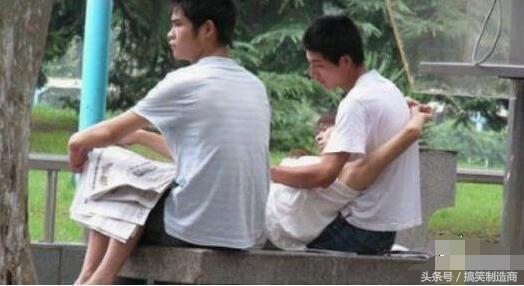 成年袋鼠打架时哪个部位支撑身体,袋鼠和袋鼠为什么喜欢打架