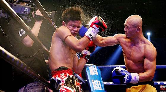 一龙金钟罩铁布衫吓坏外国人,一龙敢和国际拳击手打吗