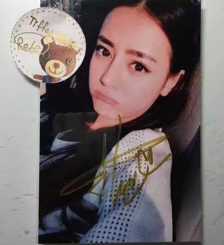 明星签名谁最酷？杨紫看起来像李好范冰冰霸气杨幂跟平时差不多