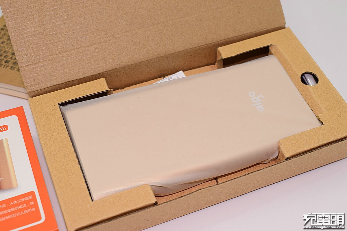 爱国者n1移动电源评测,爱国者金色电源