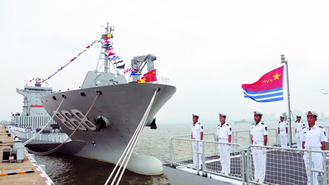 中国这艘十万吨大船甲板有2个足球场大：受伤航母都能运回国维修