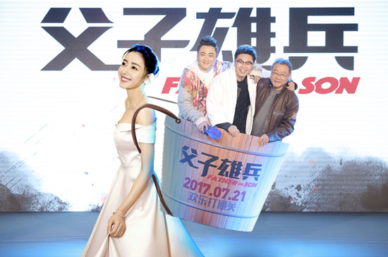 愚人节郑恺公开秘密像高仿号，袁成杰曝大鹏女友张天爱跟人跑路！