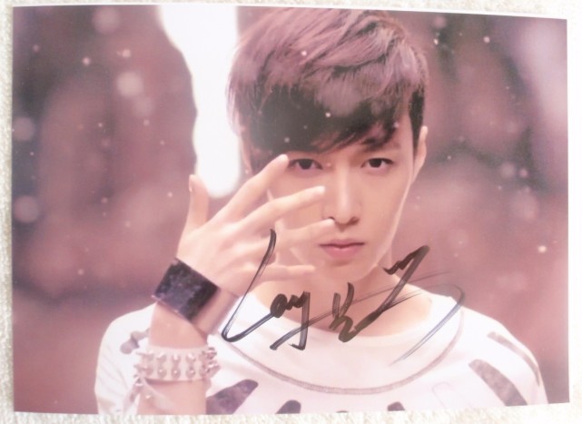 明星签名谁最酷？杨紫看起来像李好范冰冰霸气杨幂跟平时差不多