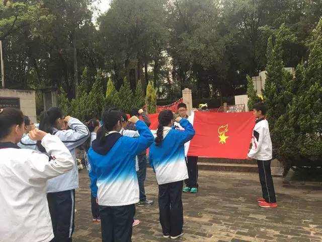 学校师生清明祭扫革命烈士陵园,学校清明祭扫英烈活动方案