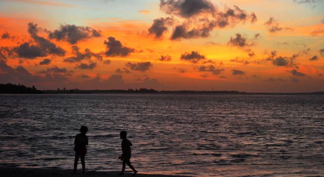 雨天旅游拍照相机图片,冬季户外旅游摄影图片素材