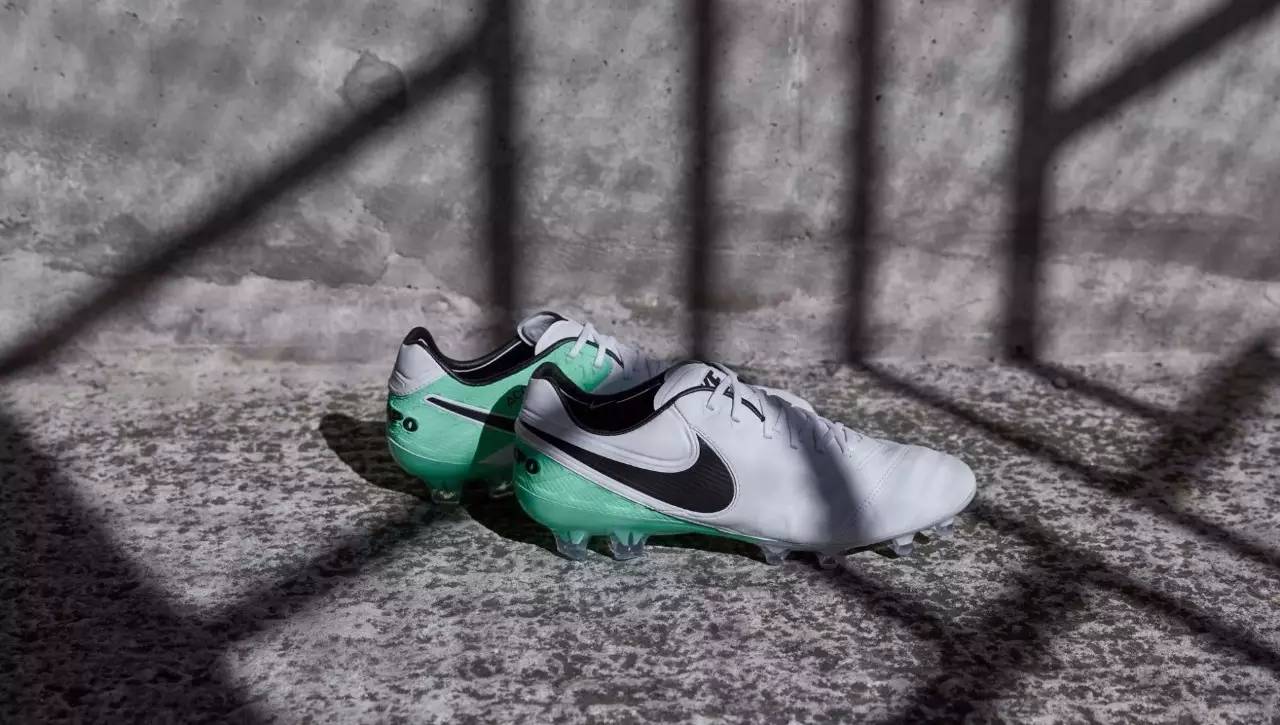 耐克MotionBlur系列套装耀眼来袭