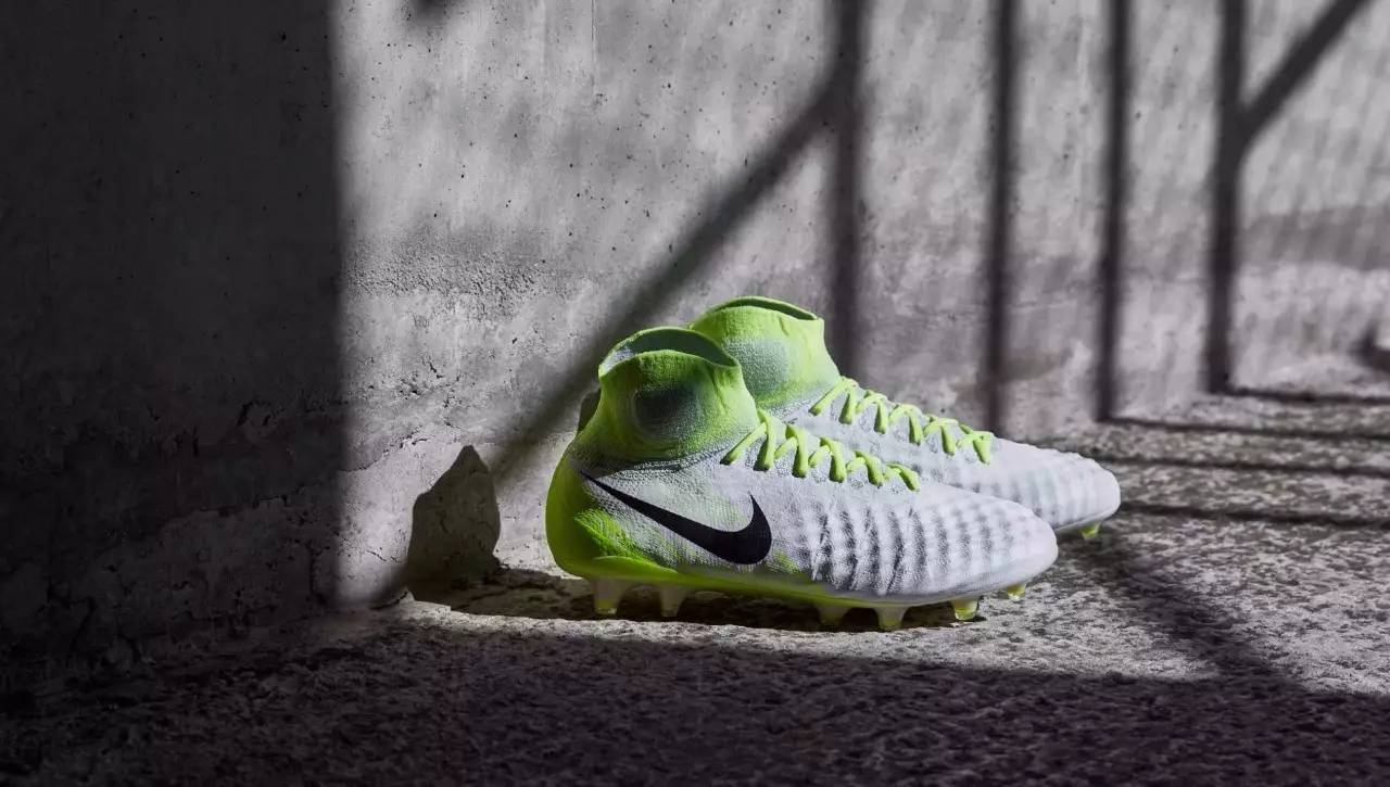 耐克MotionBlur系列套装耀眼来袭