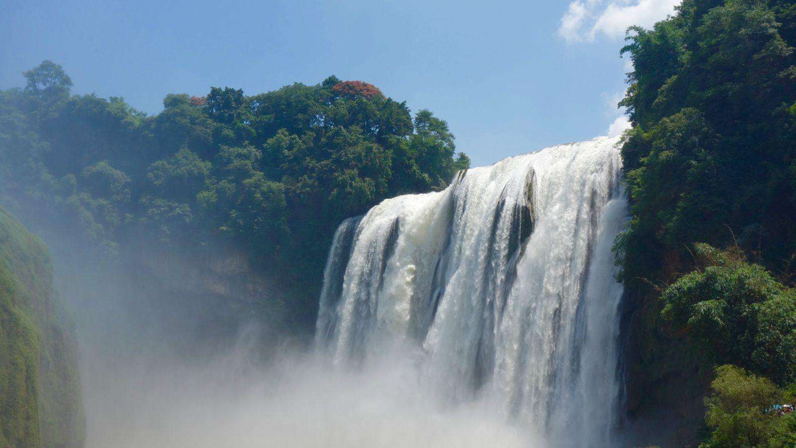 太壮观！清远这个群山萦绕的天湖惊现百米大瀑布，你竟然不知道？