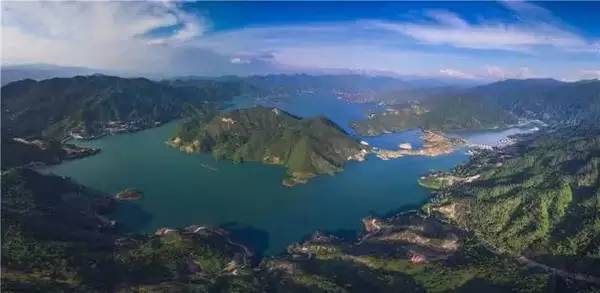 太壮观！清远这个群山萦绕的天湖惊现百米大瀑布，你竟然不知道？