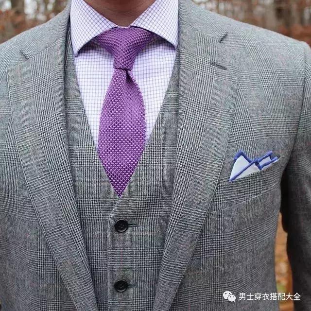 男士休闲西装西裤搭配小白鞋,男士休闲西装搭配什么打底衫